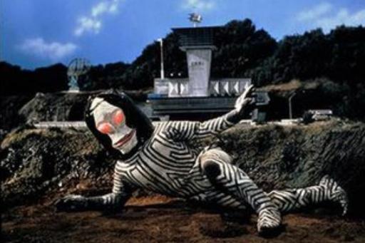 GLM-4.6V 实测：当视觉模型学会“动手”，它离“顶尖”还差什么？丨302.AI 基准实验室